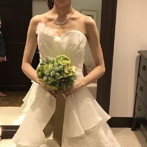フリルがかわいいAライン