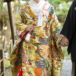 とても華やかな色打掛です。