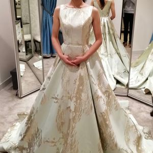 ナチュラルでお上品なドレス