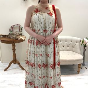 他にはないデザインのドレス
