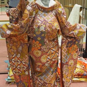 珍しい色合いの色打掛
