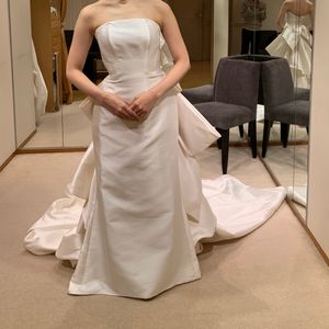 アントニオリーヴァらしい立体的で華やかなバックスタイル