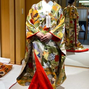 市松模様が珍しいグリーンとオレンジの色打掛