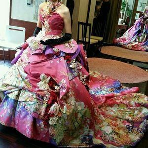 和柄でいて、華やかなドレスならこれ！