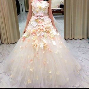 Aラインのお花畑ドレス