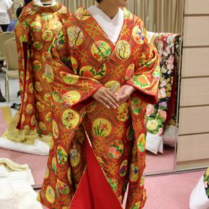 個性的な柄がかわいいオレンジ色打掛