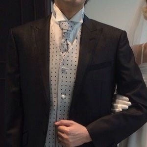 水玉模様がアクセントのスタンダード黒タキシード