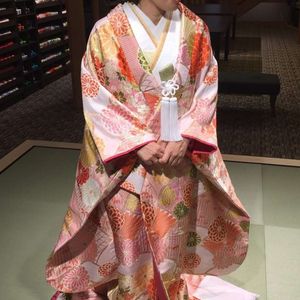 華やかなピンクの色打掛