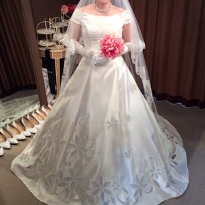 上品で品格を感じさせるウエディングドレス