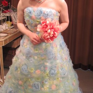 お花がいっぱい！個性的なドレス！