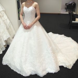レースが綺麗なシンプルドレス