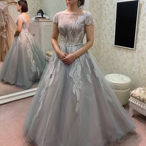 リーフのデザインが可愛いカジュアルドレス