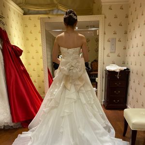 身長が低く、費用を抑えたい場合には大変良いウエディングドレス