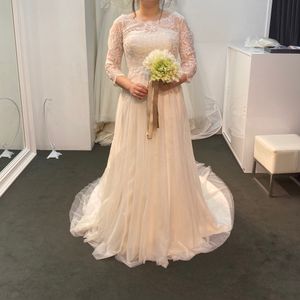 ガーデンウェディングにピッタリなドレス