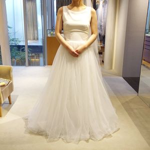シンプルですっきりしたドレス