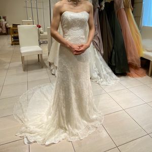 シンプルだけど刺繍が素敵