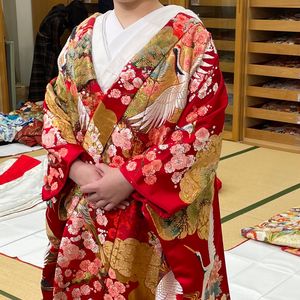 赤地に鶴の色打掛