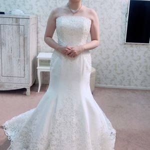 レースたっぷりのマーメイド