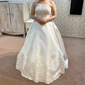 前と後ろの違うドレスなので2度楽しめるドレス