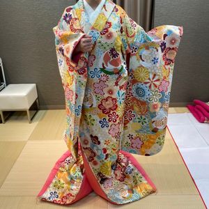 可愛く派手な色打ち掛け
