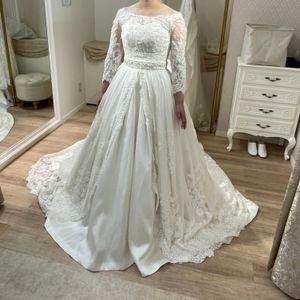 長袖やリボンが取り外しできるドレス