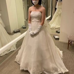 華やかな小花のレースがかわいい