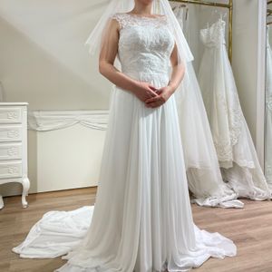 ガーデンに合いそうなスレンダードレス