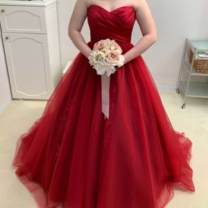 華やかで大人っぽい主役ドレス