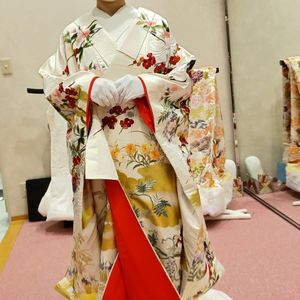 白生地ベースの色打掛