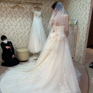やわらかい白のドレス！後ろのリボンが可愛い！