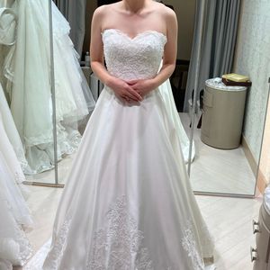 シンプルで大人っぽいドレス