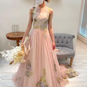 独特なお花の刺繍がかわいい！