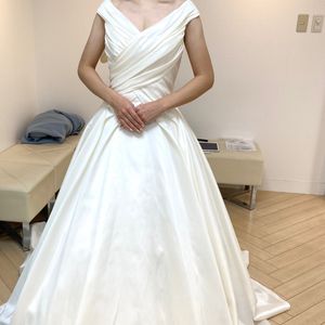 大人っぽいスタイリッシュなドレス