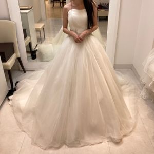 シンプルで洗練されたプリンセスドレス