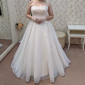 シンプルお花ウェディングドレスです。