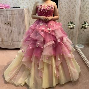 ピンクイエローだんだんドレスです。