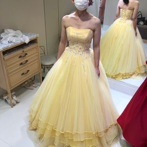 黄色の華やかふわふわドレス