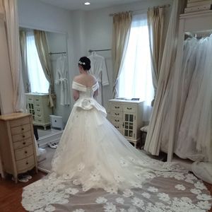 かわいらしさと大人っぽさを兼ね備えたドレス