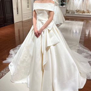 ホテル婚向け！ロイヤル感たっぷりのロールカラードレス。