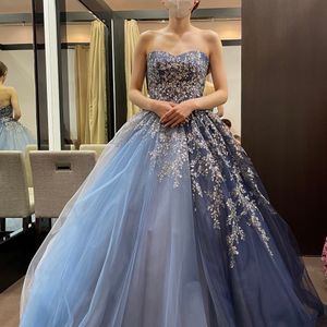 ビジューとグラデーションがかわいいプリンセスドレス