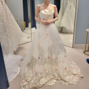 ウェディングドレスのお色直しにも着れちゃいます