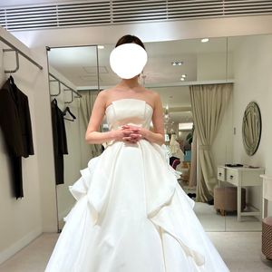 デコルテを1番綺麗に見せてくれるドレス