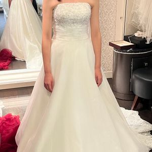 シンプル美しいドレス