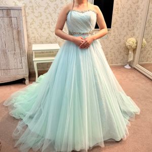 シンプルだけど、こだわりがあるドレス