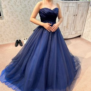 大人っぽいシンプルなドレス