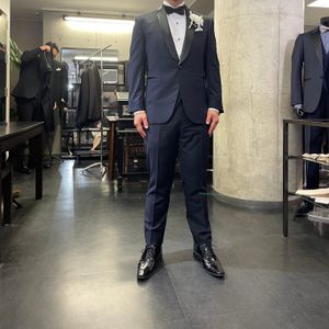 ブラックスーツは安っぽさがなく自分の体にしっかりきました。
