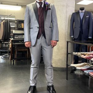 ゲストにも褒められました！ありそうでない光沢&シックなスーツ