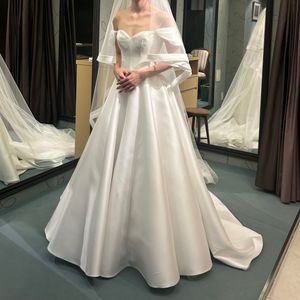 大人っぽくAラインドレスを着こなせる