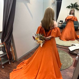元気でゴージャスなドレス