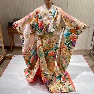 牡丹華紋に鶴　薄ピンク色打掛